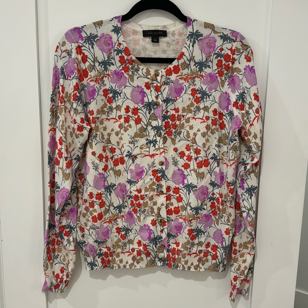 Ann Taylor floral cardigan in medium